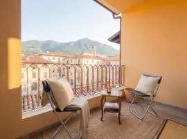 Jacuzzi Luxury Suite Iseo Elegant Apartment with Balcony Central Iseo