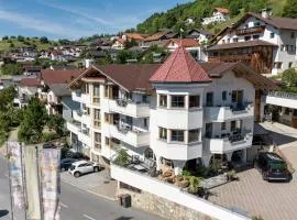 LAUDEGGHOF Ladis - Apartments with Castle Views