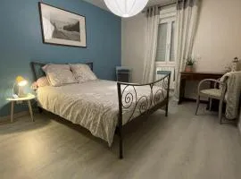 Chambre cosy entre ville et campagne