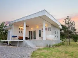 Baan White House At Mine Hills Zone2
