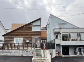 雪玉Snowball Hostel, hotel in Furano