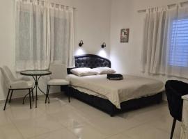 Pinsker Apartments, ξενοδοχείο σε Petaẖ Tiqwa