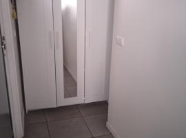 chambre cosy a côté de la gare de nice 06000, отель в Лионе