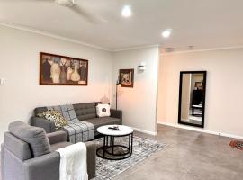 Cozy Family Home at Loganholme, Hotel in Loganholme