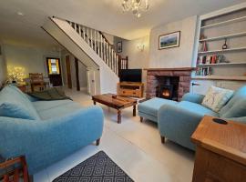 Feather Bed Cottage - Dog Friendly Lakeland Retreat with Log Burner & Garden, hotel 