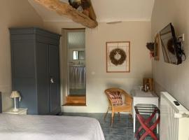 Mas d'Ambayrac chambres d' h&ocirc;tes et gites, chalet in Promilhanes