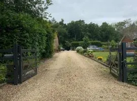 Rural Countryside Wellness Retreat Alpacas, Woods and Chickens with a Fire in Dorset