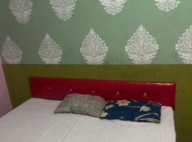 Hotel golden night, ξενοδοχείο σε Bhauli