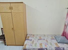 Men-only house in Khor Fakkan, hotel di Khor Fakkan