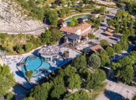Camping 5 étoiles - Piscine - ccbbabd, κάμπινγκ πολυτελείας σε Quinson