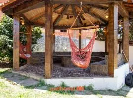 Sitio em Aracariguama com Piscina e Churrasqueira