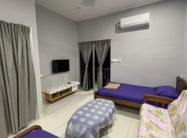 Homestay Simply Studio 2, hotel in Parit Raja