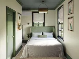 Goldenrod - Upscale 2-bedroom Villa at Petite Acres