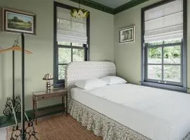 Witch Hazel - Upscale 2 Bedroom Villa at Petite Acres