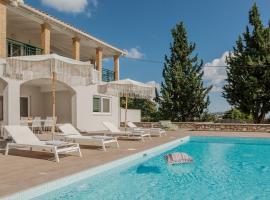 Rivazzurra Beachfront Luxury Villa, hotel em Lithakia