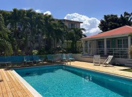 Talk of the Town Inn & Suites - St Eustatius, hotel com estacionamento em Oranjestad