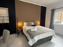 Tambo Touchdown Suites, hotel i Benoni