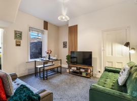 Entire Home- Parking - Fibre Broadband - Air Fryer - Big TV - 4 bedrooms - 8 guests，位于Elswick的酒店