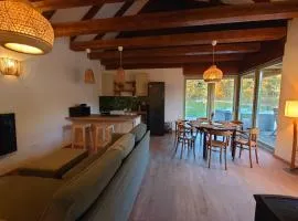 Erdő mellett lebzselő