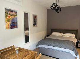 Residence Villa Alba - Suite Disposition 555 Al Vittoriale, ξενοδοχείο σε Gardone Riviera