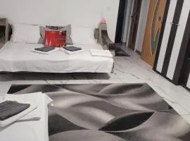 Garsonieră parter, 1 dormitor cu terasa si loc de joacă, PARCARE GRATUITĂ, Craiova