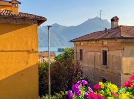 Lovere -Modern Apartment with Balcony, Lake View & AC, hotel in Lovere