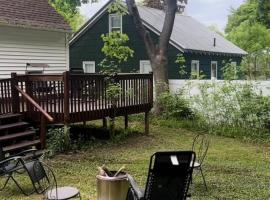 Cozy home in Bangor Maine, hotel in Bangor