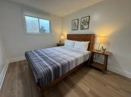 North Barrie !E Stylish and Cozy Private Bedroom with Shared Bathroom