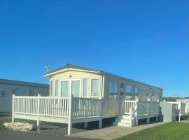 Static Caravan 8 Berth 3 bedrooms, ensuite Saltcoats, Ayrshire, Scotland DG CH, ξενοδοχείο σε Saltcoats