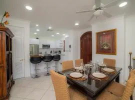 Colina 5D - 3 bdr 2 bath Family