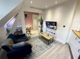 Warm and Modern Leeds Apartment, Super Central