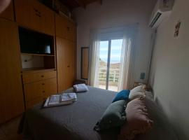 Tranquilo duplex frente al mar, hotel in Monte Hermoso