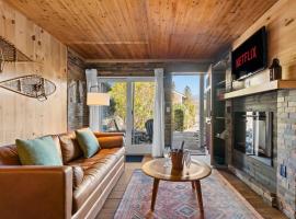 Ski In Ski Out Hunter Mtn Seasonal Pool Access w Panoramic Views Hike Swim Fish Unwind、Lanesvilleのホテル