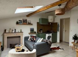 Appartement style chalet proche Cité Carcassonne & lac de la Cavayère, Hütte in Trèbes