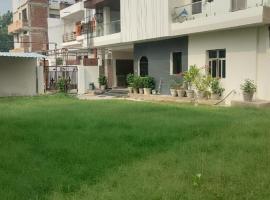 Sangam Stay- Nearest to Arail Ghat, hotell sihtkohas Prayagraj