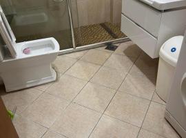 Semitronix möblerat lägenhet i centrala Pej, hotel in Peje