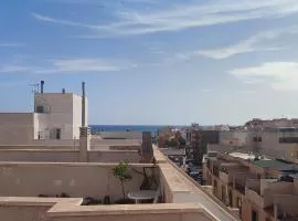 Céntrico Apartamento a Pasos del Castillo y la Playa