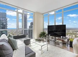 Ultra Luxurious 2.5 Bedroom 2 Full Bathroom 1 Parking Condo Near SQ1 Striking Views