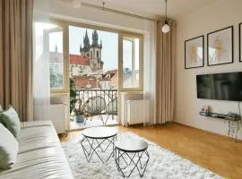 Romantic Cathedral View Apt Old Town, Balcony