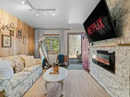 Cabin on Hunter Mtn Seasonal Pool Access w Panoramic Views Hike Swim Fish Recharge