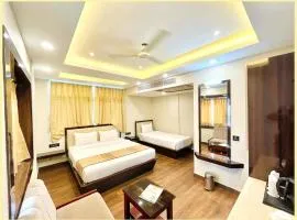 Sea View From Rooftop The AOP Luxuaray Hotel - Jagannath Temple - Sea Beach - Lift-Parking And Restaurant Facilities - Fully Air Conditioning Luxuary Rooms - Best Hotel In Puri