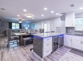 Luxury 3-Bedroom Condo Steps from Cocoa Beach, khách sạn ở Cocoa Beach