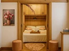 Colosseum window 1800-Romantic apartment Rome