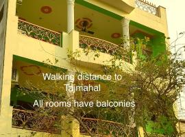 Anukampa Paying Guest House, affittacamere ad Agra