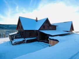 Hotel Vydrovy boudy Pec pod Sněžkou, hotel with hot tubs in Pec pod Sněžkou