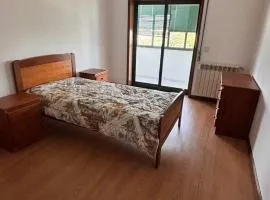 Quarto de Solteiro com varanda centro de Viseu