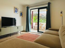 Sunny Escape - Ponta do Sol - Vila Silva Downstairs，位于蓬他达维托亚的酒店
