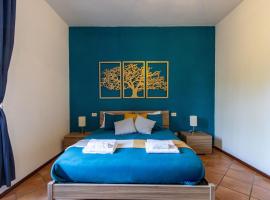 Golden Tree - Castelletto Ticino - Private Garage - WiFi, Hotel in Castelletto sopra Ticino