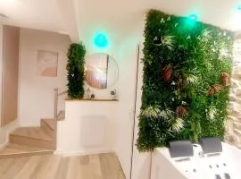 Love Room chic et intime idéale pour un séjour à deux avec jacuzzi et balcon