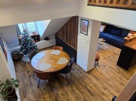 Appartement atypique au cœur de Sallanches, hotel em Sallanches